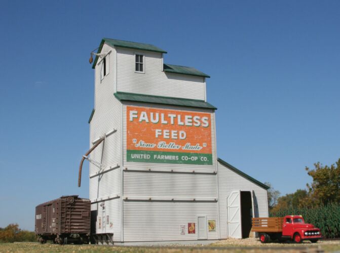  HO Country Grain Elevator Kit 