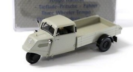 Gauge 1 Tempo 3-Wheeler with Driver